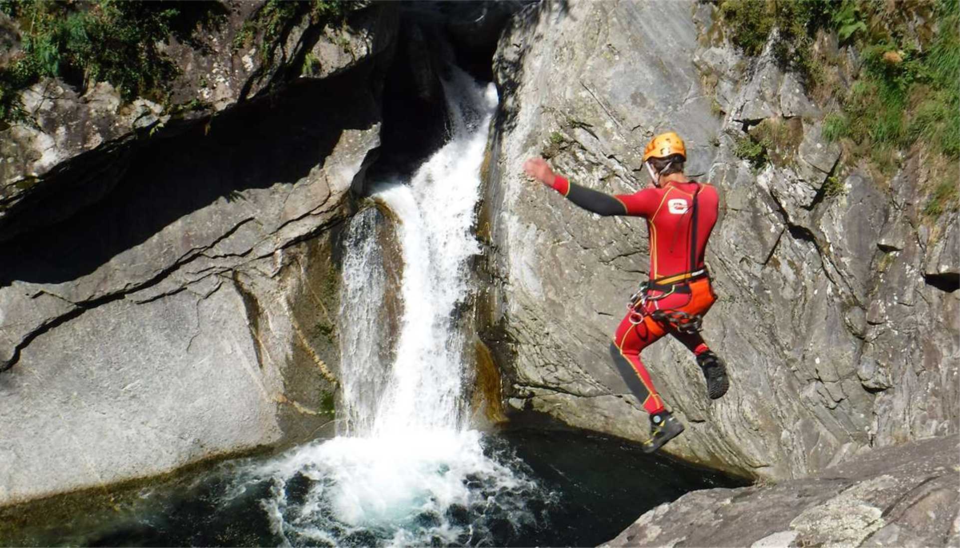 Canyoning - Edoardo Carelli - Mountain ExperienceExperience